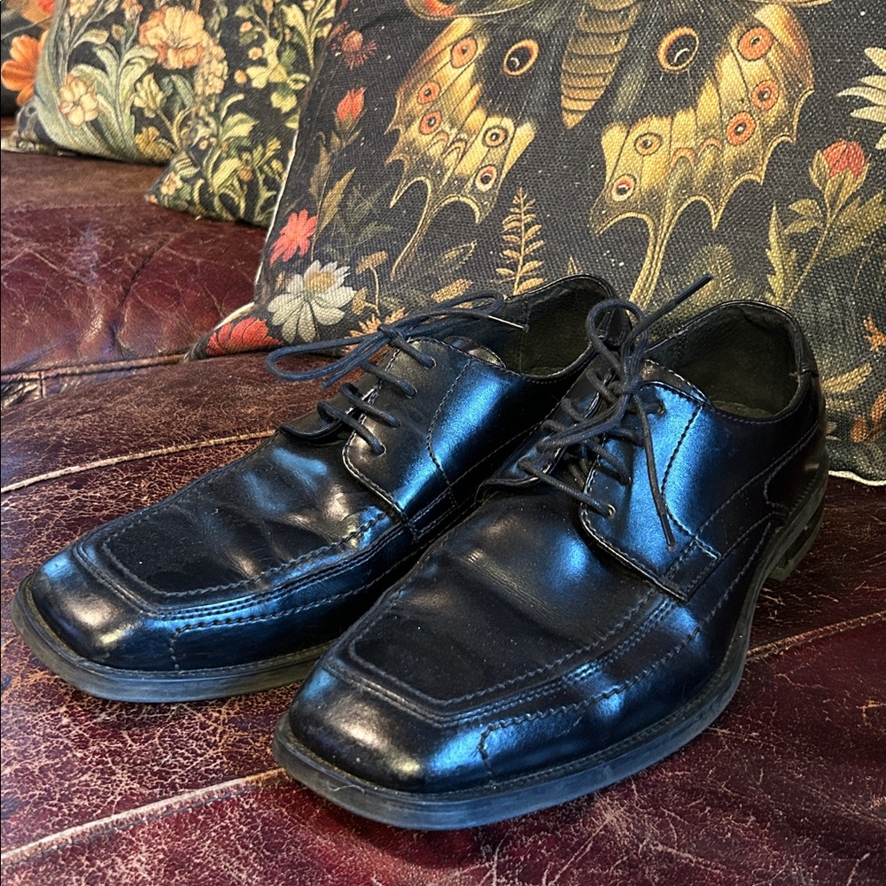 Alfani Black Leather Lace-Up Shoes
Free shipping